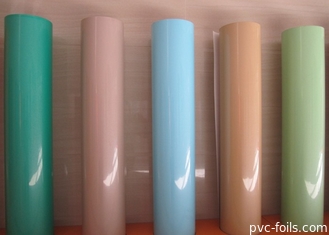 تصميم لامعة عالية لامعة لفيلم التصفيف PVC للوحة PVC لون صلب معدني